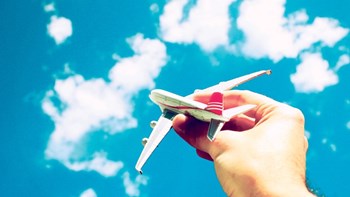 Έρχεται το τέλος των φθηνών αεροπορικών εισιτηρίων; – Τι λένε οι ειδικοί