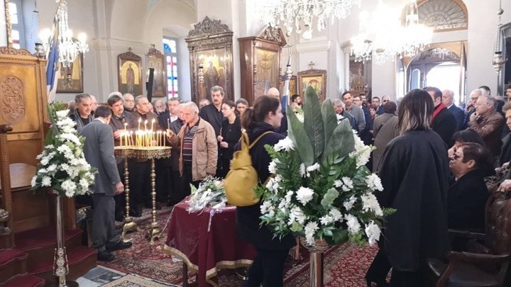 Το τελευταίο αντίο στον Αντώνη Μπαλωμενάκη – ΦΩΤΟ