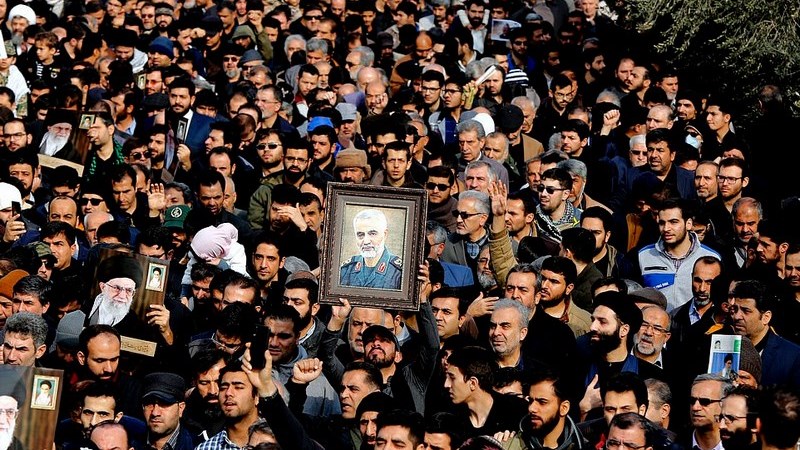 Δολοφονία Κασέμ Σουλεϊμανί: Χιλιάδες Ιρανοί ζητούν εκδίκηση