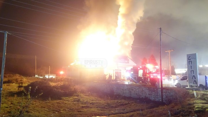 Ιωάννινα: Μεγάλη φωτιά σε κτίριο επί της Ε.Ο. – BINTEO