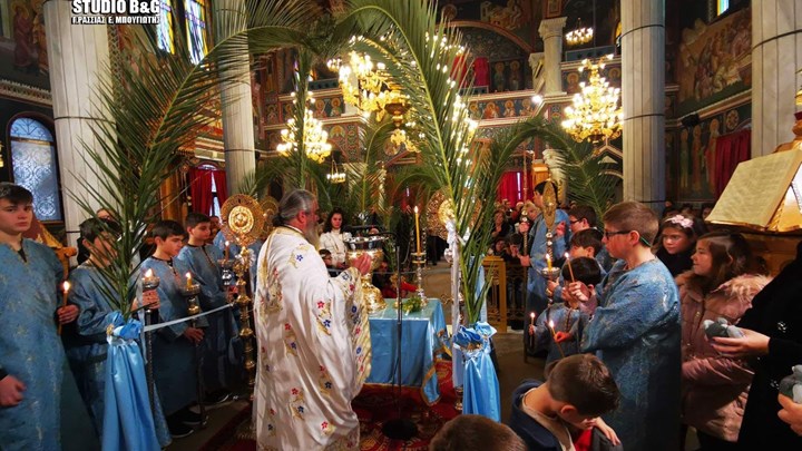 Ναύπλιο: Αναβίωσε το έθιμο των περιστεριών στην τελετή αγιασμού των υδάτων – ΦΩΤΟ – ΒΙΝΤΕΟ