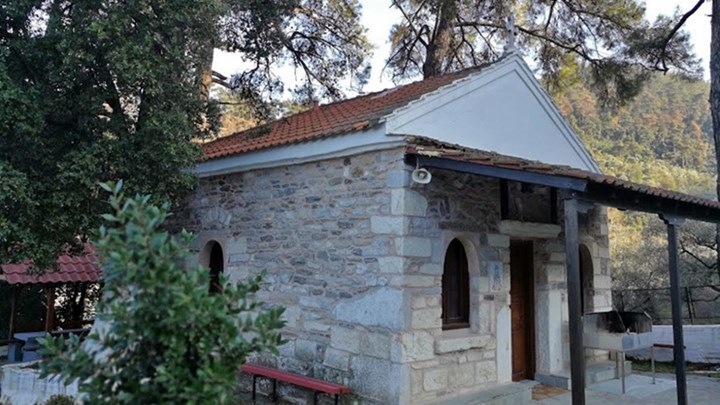 Θάσος: Ιερόσυλοι πυροβόλησαν εικόνες σε δύο εκκλησάκια