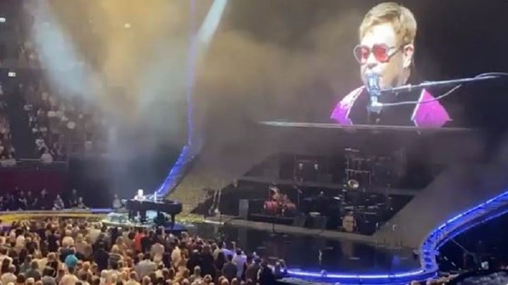 O Έλτον Τζον δώρισε 1 εκατ. δολάρια στην Αυστραλία – ΒΙΝΤΕΟ