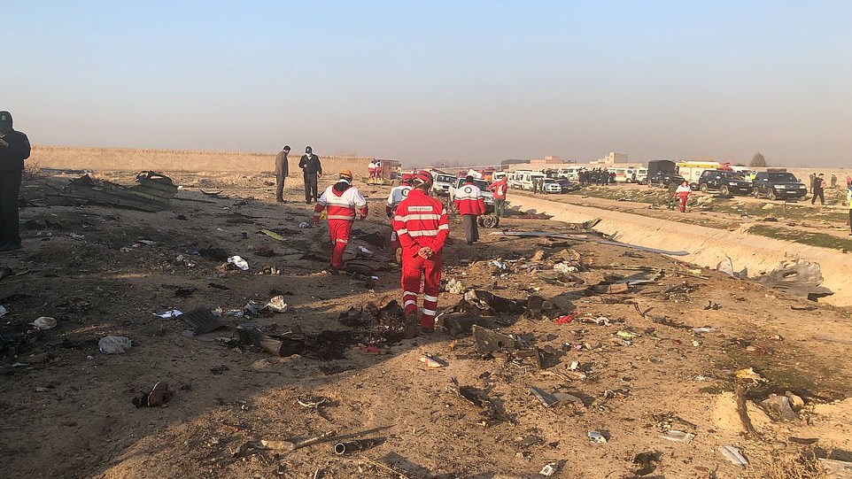Αεροπορικό δυστύχημα στο Ιράν: Συνετρίβη ουκρανικό Boeing – Νεκροί και οι 176 επιβαίνοντες – ΦΩΤΟ – ΒΙΝΤΕΟ