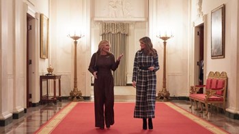 Αφιέρωμα της Dailymail για τα jumpsuits που φόρεσαν Μελάνια και Μαρέβα