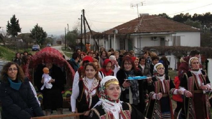 Το έθιμο της “μπάμπως” – Ο κυρίαρχος ρόλος των γυναικών – Η σχέση με τα αρχαιοελληνικά Θεσμοφόρια – ΒΙΝΤΕΟ