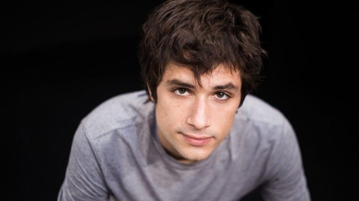 Ο Νιάρρος πλάι στον Στάνκογλου στον «Προμηθέα Δεσμώτη» του Μπινιάρη