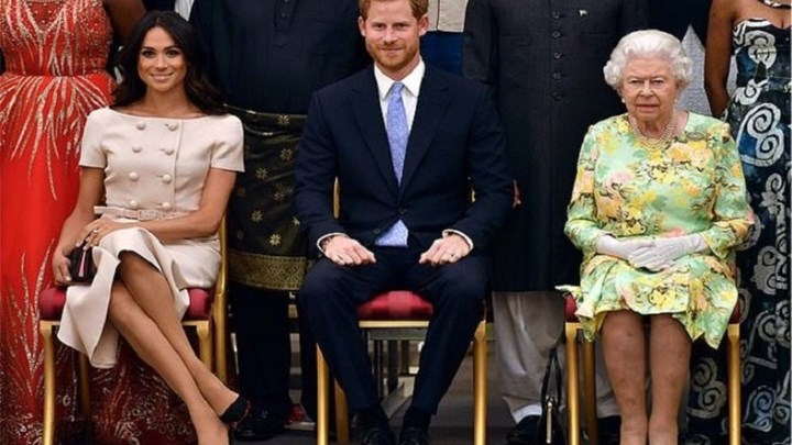 Megxit: Οργή στα Ανάκτορα για Χάρι και Μέγκαν – “Η βασίλισσα να τους απολύσει αμέσως”