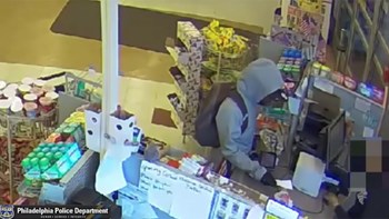 Ληστής φαρμακείου άφησε σημείωμα: Συγγνώμη έχω άρρωστο παιδί – ΒΙΝΤΕΟ