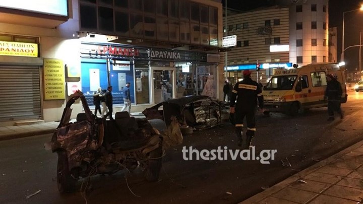 Θεσσαλονίκη: Σοβαρό τροχαίο με καταδιωκόμενο όχημα που μετέφερε μετανάστες – ΦΩΤΟ – ΒΙΝΤΕΟ
