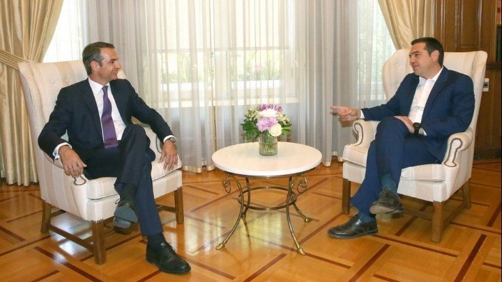 Συνάντηση Μητσοτάκη-Τσίπρα: Ο διάλογος και οι συμβουλές για το…τζετ λαγκ – ΒΙΝΤΕΟ