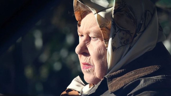 Megxit: Οι πρώτες εικόνες της βασίλισσας Ελισάβετ έπειτα από τη “βόμβα” στο Μπάκιγχαμ – ΦΩΤΟ