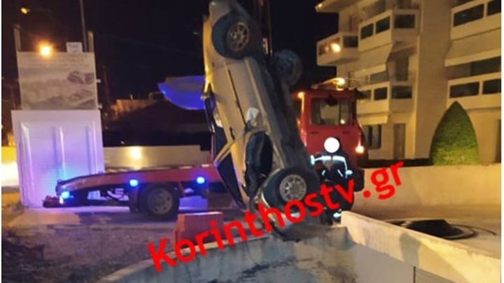 Σοβαρό τροχαίο στο Κιάτο: ΙΧ ανετράπη και έπεσε σε είσοδο υπογείου γκαράζ πολυκατοικίας – ΦΩΤΟ