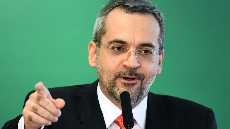 Βραζιλία: Σάλος στο Twitter με τα ορθογραφικά λάθη του υπουργού Παιδείας