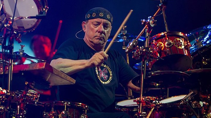 Neil Peart: Πέθανε ο θρυλικός ντράμερ των Rush