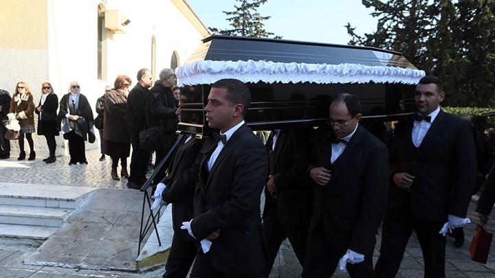 Έρρικα Μπρόγιερ: Σε κλίμα οδύνης το τελευταίο “αντίο” – ΦΩΤΟ – BINTEO