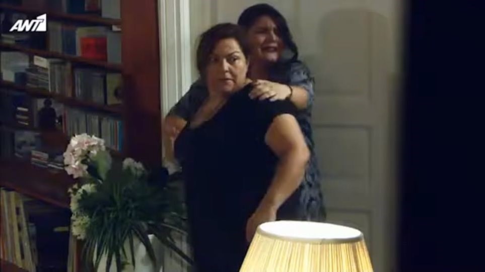 Βίκυ Σταυροπούλου: Η αντίδρασή της στη φάρσα του Πούμπουρα με συνεργό την κόρη της – ΒΙΝΤΕΟ