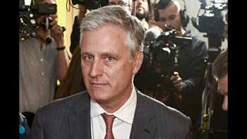 Σύμβουλος Τραμπ: Το Ιράν ασφυκτιά και θα έρθει στο τραπέζι της διαπραγμάτευσης