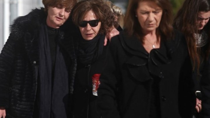 Δίκη Τοπαλούδη: Συγκλόνισαν οι γονείς της φοιτήτριας με τις καταθέσεις τους – Κατέρρευσε η μητέρα της