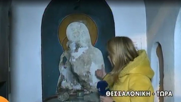 Θεσσαλονίκη: Έκαψαν την εικόνα της Παναγίας σε εκκλησάκι στο κέντρο της πόλης – ΒΙΝΤΕΟ
