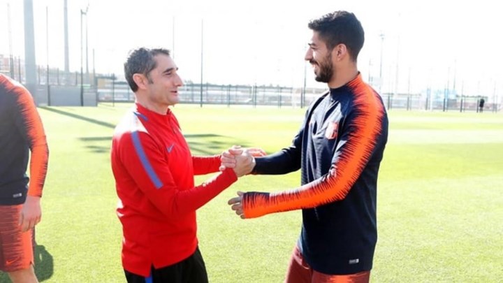 Βαλβέρδε: Η υπόκλιση του Σουάρες στον Βάσκο τεχνικό