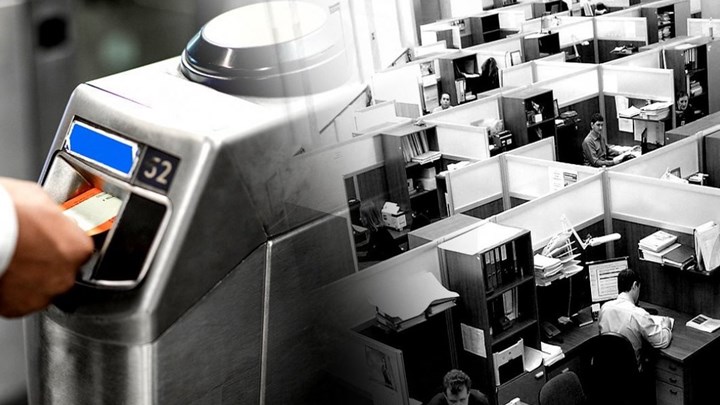 Δημόσιοι υπάλληλοι: Τέλος στο “χτύπημα” κάρτας