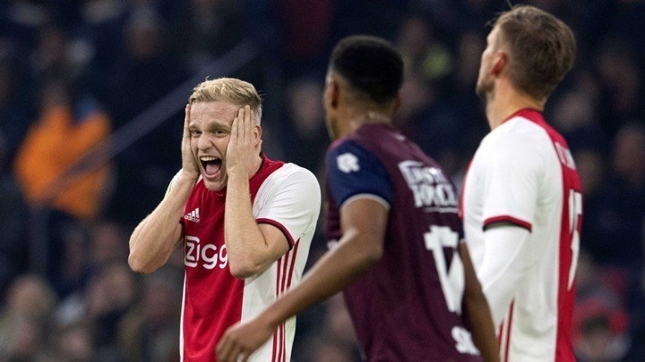 Ρεάλ: Έκλεισε τον Φαν ντε Μπέεκ