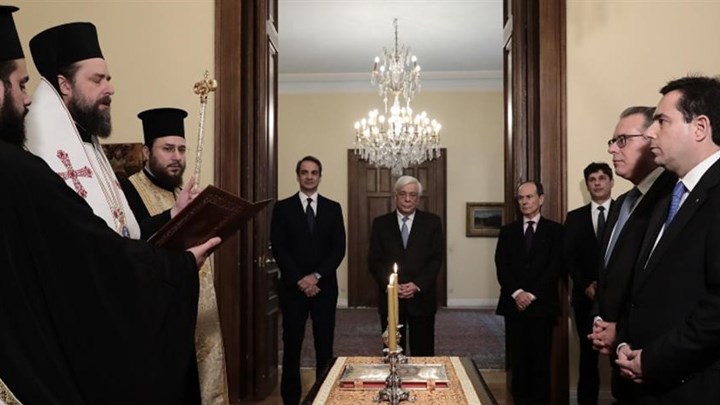 Οι πρώτες δηλώσεις Μηταράκη και Κουμουτσάκου μετά την ορκωμοσία τους