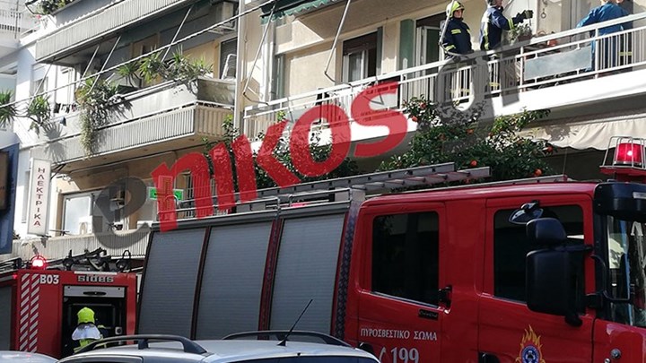 Οι πρώτες εικόνες από τη φωτιά σε διαμέρισμα στην Καλλιθέα – ΦΩΤΟ αναγνώστη – ΤΩΡΑ