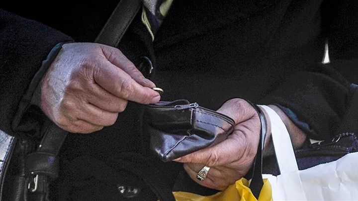 Ιταλία: 7,4 εκατομμύρια νοικοκυριά ζουν με τη σύνταξη του παππού και της γιαγιάς