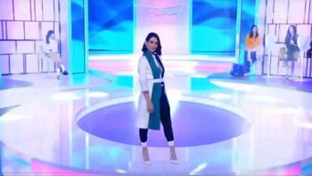 My Style Rocks: Παίκτρια περπάτησε στην πασαρέλα με το «Βάζει ο Ντούτσε τη στολή του» – ΒΙΝΤΕΟ