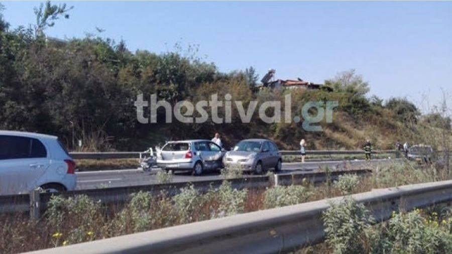 Θεσσαλονίκη: Καραμπόλα τριών οχημάτων στην Εγνατία Οδό – Ένας τραυματίας