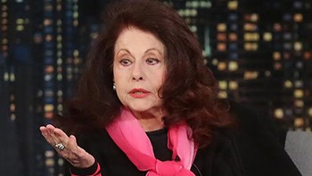 Ελένη Ανουσάκη: Στο θέατρο παίζει ο κάθε πικραμένος