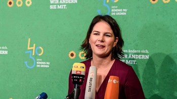 Επικεφαλής Πρασίνων: Η Ελλάδα έπρεπε να είχε προσκληθεί στη σύνοδο του Βερολίνου