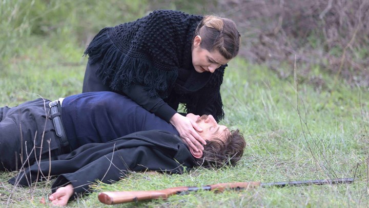 Άγριες Μέλισσες: Εκτός ελέγχου τα πράγματα στο Διαφάνι μετά τον καβγά Ασημίνας – Μυρσίνης