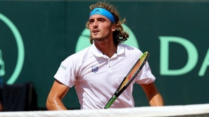 Τσιτσιπάς: Καταιγιστικός στην πρεμιέρα του – Πώς έφτασε στη νίκη επί του  Σαλβατόρε Καρούζο – ΒΙΝΤΕΟ