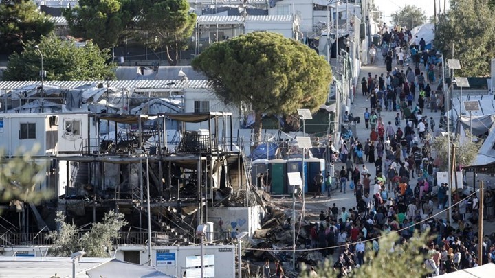 Μόρια: Χαροπαλεύει 18χρονη που δέχτηκε επίθεση με μαχαίρι