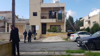 Σοκ στην Κύπρο: Μαχαίρωσε την εν διαστάσει σύζυγό του μπροστά στα παιδιά τους