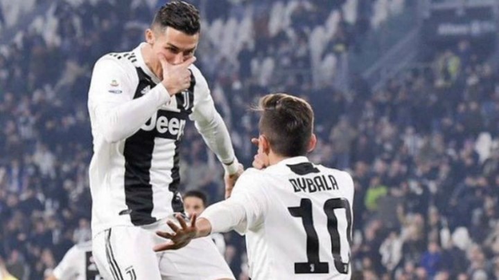 Ρονάλντο-Ντιμπάλα: Το φιλί στο στόμα που τρέλανε το διαδίκτυο – ΒΙΝΤΕΟ