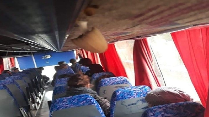 Πάφος: Εικόνες ντροπής σε σχολικό λεωφορείο – Φύτρωσαν μανιτάρια από τη μούχλα – ΦΩΤΟ