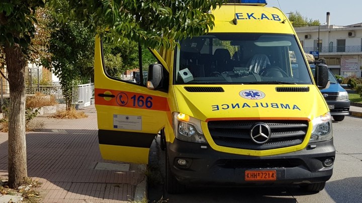 Καλαμπάκα: Φορτηγό παρέσυρε και τραυμάτισε ντελιβερά