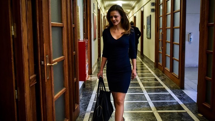 Αχτσιόγλου για νέο ασφαλιστικό: Επιβαρύνει το 90% των ελεύθερων επαγγελματιών και των ήδη συνταξιούχων