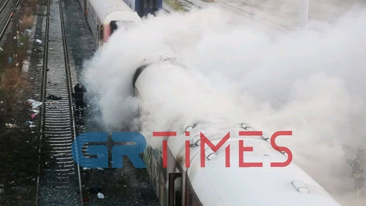Θεσσαλονίκη: Πυρκαγιά σε βαγόνια του ΟΣΕ – ΒΙΝΤΕΟ – ΦΩΤΟ