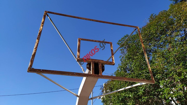 Καταγγελία: Εικόνες εγκατάλειψης στο 42ο Κέντρο Νεότητας στο άλσος Πολυγώνου – ΦΩΤΟ αναγνώστη