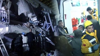 Σεισμός στην Τουρκία: Τουλάχιστον 18 οι νεκροί, οι τραυματίες ξεπερνούν τους 500