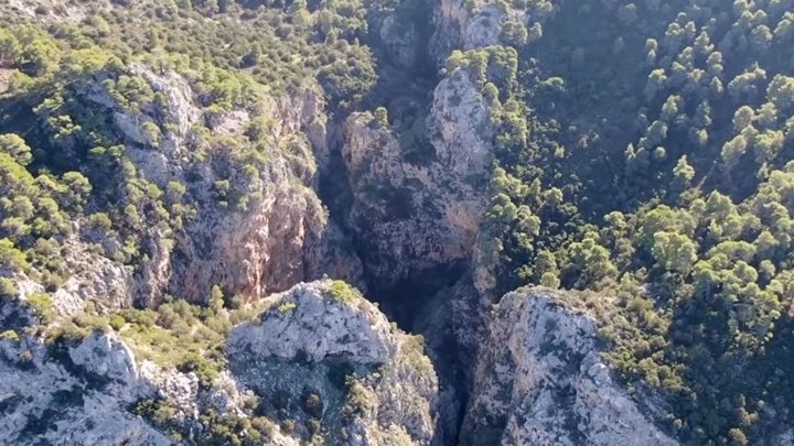 Φαράγγι Μύλων: Ο άγνωστος επίγειος παράδεισος της Αττικής – ΒΙΝΤΕΟ από drone