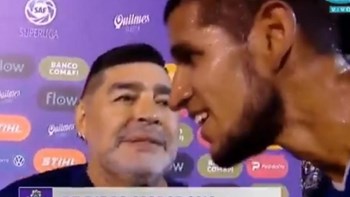 Μαραντόνα: Ποδοσφαιριστής διέκοψε τις δηλώσεις του για ένα φιλί – ΒΙΝΤΕΟ