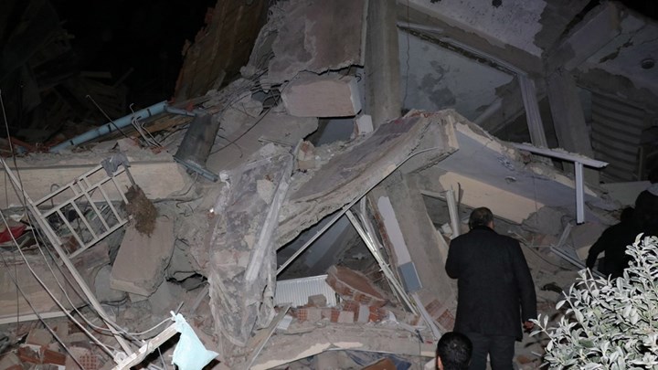 Σεισμός στην Τουρκία: Συγκλονιστικές ιστορίες ζωής και θανάτου στα χαλάσματα – ΒΙΝΤΕΟ