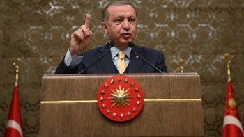 “Πυρά” Ερντογάν κατά Χαφτάρ: Δεν είναι δυνατόν να αναμένει κανείς κατανόηση από κάποιον σαν αυτόν