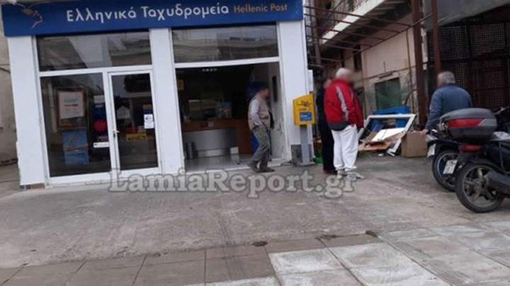 Καμένα Βούρλα: Μπούκαραν με αγροτικό και σήκωσαν το ΑΤΜ – ΦΩΤΟ